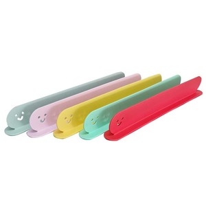 [ECOFRENDLY] Pare-éclaboussures en silicone SmileGuard à forte adsorption pour évier, déflecteur d'eau pour la protection du comptoir - Product Image 1