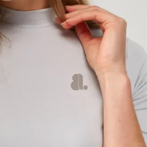Haut décontracté à col roulé et manches courtes pour femme, en jersey uni, coupe classique, respirant, en coton biologique, été, avec logo, vert, 160g - Product Image 1