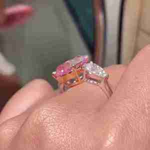Bague de fiançailles vintage de luxe en or 14 carats plaqué rhodium, sertie de 6 diamants roses en forme de poire cultivés en laboratoire, certifiée IGI VS1, pour femme - Product Image 2