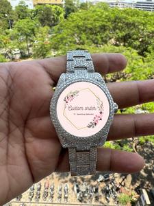 นาฬิกาฮิปฮอปแบบกำหนดเอง ประดับเพชรโมอิสซาไนต์ สายสแตนเลสชุบเงิน สำหรับผู้ชาย ดีไซน์ทันสมัย - Product Image 2