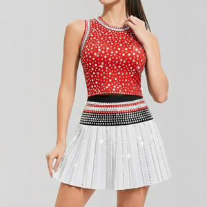 Conjunto de faldas personalizadas OEM hechas en Pakistán para mujer, top corto con capucha y estampado de logotipo informal, conjunto de faldas con capucha para invierno. - Product Image 3