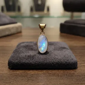 Pendentif en laiton avec pierre de lune arc-en-ciel |   Pendentif artisanal en laiton et pierres précieuses |   Bijoux en pierre de lune arc-en-ciel naturelle - Product Image 5
