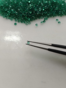 พลอยออนิกซ์สีเขียวธรรมชาติ 1.75 มม. ทรงกลมเจียระไนแบบบริลเลียนท์ คุณภาพดีที่สุด สำหรับทำเครื่องประดับ - Product Image 3