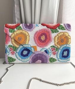 Sac à main artisanal brodé de perles avec bandoulière réglable - Product Image 4