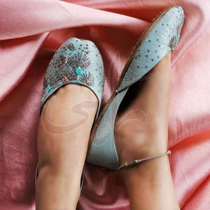 Service OEM, Dernier Style, Meilleure Qualité, Fabriqué au Pakistan, Khussa Haute Performance pour Femmes en Vente - Product Image 4