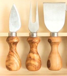 Ensemble de couteaux à fromage avec manche en bois de qualité supérieure dans un coffret cadeau – Ensemble d'outils de service en acier inoxydable pour charcuterie, gâteau et beurre - Product Image 1