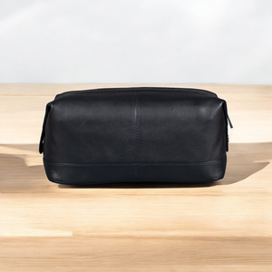 Neceser de Cuero Negro Brillante con Cierre de Cremallera, Estilo Portátil para Cosméticos, para Hombres y Mujeres - Product Image 4