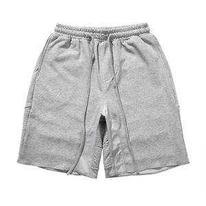 Pantalones cortos deportivos ligeros para hombre con costuras resistentes y estilo moderno para entrenamiento. - Product Image 5