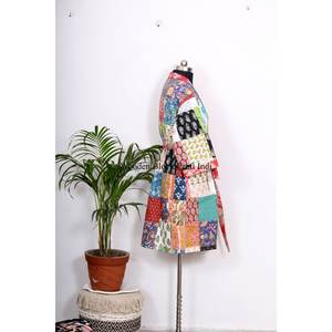 Kimono de algodón para mujer, estilo patchwork, con diseño floral estampado a mano, diseñado para un descanso cómodo, para estar en casa y para uso diario. - Product Image 5