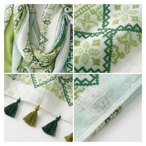 Pañuelo de Chifón para Mujer, Estampado Geométrico, Estilo Étnico, Largo, Multifuncional, para Uso Diario en Todas las Estaciones, Borde con Borlas Verdes y Blancas - Product Image 4