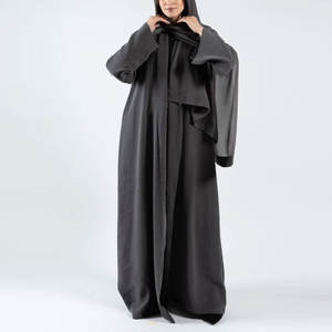 Abaya moderne pour femmes avec détail boutonné sur le devant et coupe fluide confortable, abaya de haute qualité pour femmes - Product Image 1