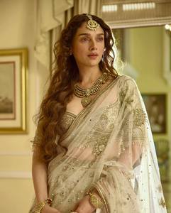 Lehenga Choli de Seda Crema para Mujer con Dupatta Bordada, Traje Tradicional Indio Pakistaní para Boda, Largo hasta el Suelo, Corte Holgado - Product Image 5