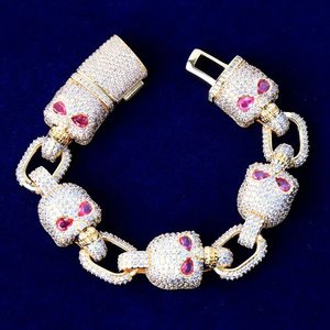 สร้อยข้อมือแบบโซ่ลายหัวกะโหลก ประดับเพชรเม็ดเล็ก โทนสีทอง หินสีชมพู ตัวล็อคแบบเกี่ยว เครื่องประดับแฟชั่น - Product Image 1
