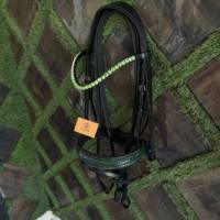 Bridon de luxe en cuir anatomique pour cheval, frontale en cristal vert, nezette en crocodile, dressage, personnalisé OEM ADIBA OVERSEAS AO/B/93