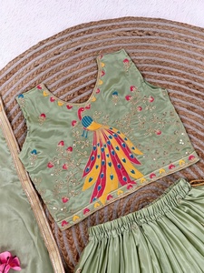 Ensemble Lehenga traditionnel indien pakistanais pour filles avec motif paon et broderies, pour occasions spéciales, de 2 à 15 ans - Product Image 5