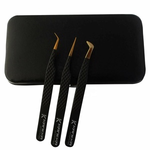 Pinces à cils antidérapantes noires avec motif à points dorés, en acier inoxydable, à pointe en fibre, pour extensions de cils et volume, vente en gros - Product Image 2