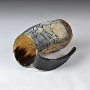 Jarra de Cuerno Vikinga Hecha a Mano, Jarra de Cerveza, Arte Folclórico Escandinavo - Product Image 1