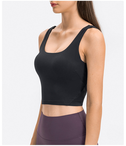 Débardeur de sport personnalisable pour femme, doux pour la peau, avec coussinets de soutien-gorge intégrés, détail de découpe en U au dos et logo avant, idéal pour le fitness et le yoga - Product Image 4