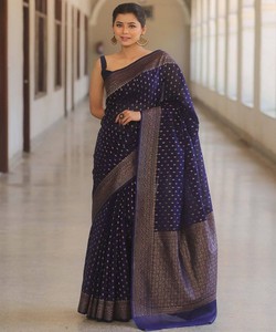 Sari de Seda Azul Oscuro con Bordado Dorado, Traje Tradicional Indio para Bodas y Fiestas, para Mujer, Estilo Banarasi de Alta Calidad, Largo hasta el Suelo - Product Image 2