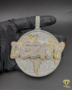 Colgante con Nombre Personalizado DEZNY, Diseño de Mapa del Mundo, Plata de Ley 925 con Diamantes Moissanite VVS - Product Image 4