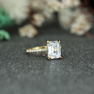 Anillo de Compromiso de Moissanita con Corte Esmeralda, Plata de Ley 925, Chapado en Oro, Anillo con Banda Pavé, Joyería de Boda para Mujer, Venta al por Mayor Personalizada - Product Image 5