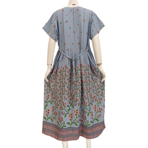 Robe courte à manches courtes à col rond à volants et taille élastique à motif floral d'été par Chrysanta - Product Image 4