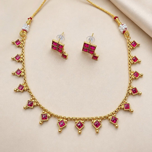 Ensemble de collier et boucles d'oreilles traditionnels en cristal vert et strass plaqué argent |   Tenue de mariage et de fiançailles ethnique indienne pour femmes - Product Image 1