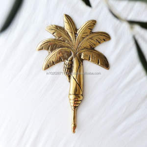 Ganchos de pared modernos de latón para interiores limpios que mejoran la eficiencia de la organización diaria con un enfoque de diseño inteligente. - Product Image 2