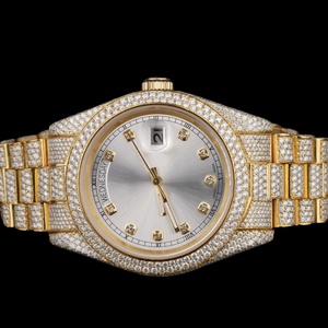 Reloj de Hombre de Primera Calidad con Fecha y Día Automáticos, Esfera Redonda de Cristal con Diamantes Moissanite, Movimiento de Cuarzo, Moderno - Product Image 1