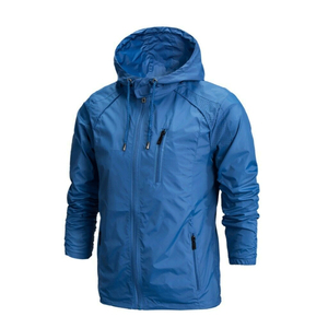 Chaqueta Cortavientos Unisex Personalizada, Estilo Urbano, Impermeable, con Capucha y Logotipo Frontal, Delgada, de Secado Rápido, Color Sólido, Corte Regular - Product Image 3