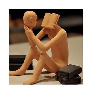 Estatua Moderna de Pensador Literario Abstracto – Objeto de Arte Humanoide de Cerámica Terracota Mate con Detalles de Libro Negro - Product Image 2
