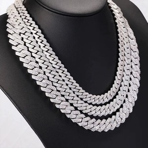 Chaîne cubaine en moissanite en promotion pour l'été, les vacances à la plage et les tenues de resort – Bijoux hip-hop disponibles à prix export - Product Image 2