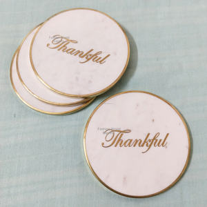 Dessous de verre en pierre blanche naturelle, lisses, durables et intemporels, avec mots de motivation, verres décoratifs. - Product Image 1