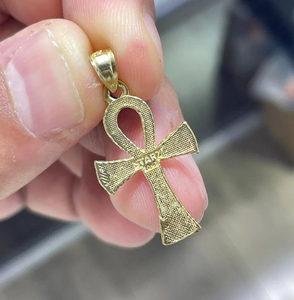 Colgante Cruz Ankh Personalizado Chapado en Oro de 14K con Diamantes Moissanita VVS, Amuleto Religioso, Regalo Unisex, Joyería Hiphop - Product Image 2