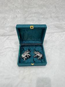 Par de elefantes con tallado fino y caja de regalo de lujo - Product Image 3