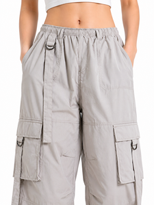 Pantalon Capri Cargo Gris Clair pour Femme, Taille Haute Élastique, Pantalon Utilitaire avec Détail de Sangle Réglable, Coupe Décontractée, Style Streetwear - Product Image 4