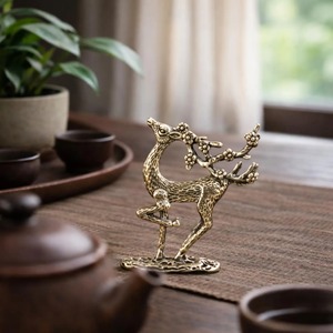 Magnifique ensemble de 2 objets de table en forme de rennes, finition dorée, parfait pour la décoration de table d'appoint, un style festif et une utilisation pour la présentation à la maison - Product Image 5