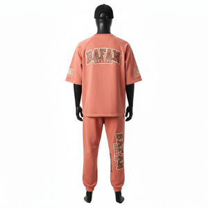 Ensemble deux pièces pour homme en coton polyester de haute qualité, tissu éponge français 300 GSM, respirant, couleur pêche, logo imprimé. - Product Image 2