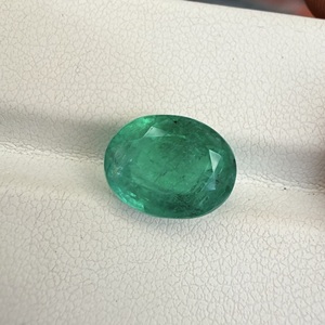Esmeralda Natural de Zambia de Lujo, 4.50 Quilates, Verde Brillante, Ovalada, para Diseños de Joyería Fina Personalizada Premium - Product Image 5