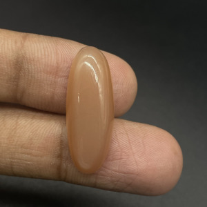 HAYAAT GEMS - Cabujón de Piedra Lunar Melocotón Natural con Corte Ovalado |   Gema Pulida Lisa de 20.5x10x6.6mm y 14.25 Quilates para la Fabricación de Joyas - Product Image 1