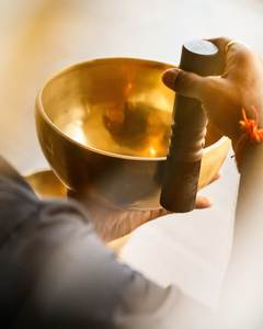 Bol chantant en laiton pur inspiré du design Bowl and Bell, conçu pour la méditation, la thérapie sonore, la guérison des chakras et le yoga - Product Image 6