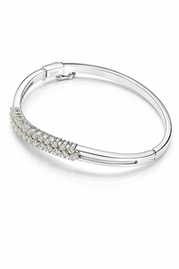 Brazalete de Moissanita con Corte Redondo en Plata de Ley 925 con Engaste de Garras |   Elegante Brazalete Apilable para Mujer, Chapado en Rodio - Product Image 2
