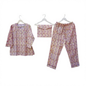 Conjunto acogedor de pijama de algodón puro 100% elegante para mujer, hermoso bloque de mano estampado Floral transpirable cálido para noches cómodas amadas - Product Image 1