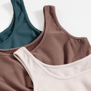 Ensemble deux pièces pour femmes : débardeur court côtelé uni multicolore à col rond et short décontracté à taille élastique – Vêtements en gros OEM ODM - Product Image 3
