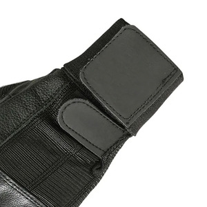 ถุงมือยกน้ำหนักหนังแบบครึ่งนิ้วพร้อมที่รองรับข้อมือสำหรับการฝึกออกกำลังกายในยิม ดีไซน์สวมใส่ง่ายสำหรับทุกเพศ - Product Image 2