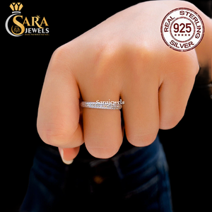 Anillo de eternidad chapado en plata 925 de alta demanda con circonita cúbica engastada para mujer, estilo clásico de compromiso - Product Image 3