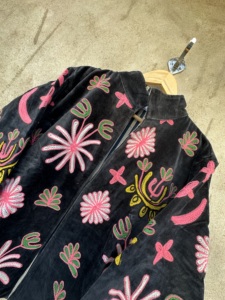 Chaqueta Bomber de Mujer Estilo Boho, Bordada con Flores de Terciopelo, Hecha a Mano, para Invierno/Otoño, Manga Larga, Ecológica - Product Image 2