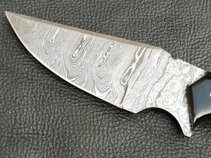 Couteau de chasse artisanal Edge Master, fabrication DIY, lame en acier Damas, manche en corne noire, étui en cuir (ODM) - Product Image 2