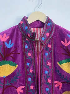 เสื้อแจ็คเก็ตกำมะหยี่ปักลายซูซานีลายดอกไม้และเถาวัลย์สไตล์โบฮีเมียนสำหรับผู้หญิง  งานแฮนด์เมด  เสื้อคลุมสั้นสไตล์วินเทจสำหรับฤดูใบไม้ร่วงและฤดูหนาว - Product Image 3