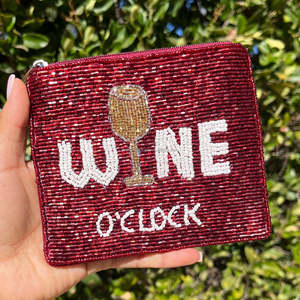 Monedero de cuentas color burdeos Wine O Clock, regalo para amantes del vino, mini cartera con cremallera, venta al por mayor para boutiques. - Product Image 4